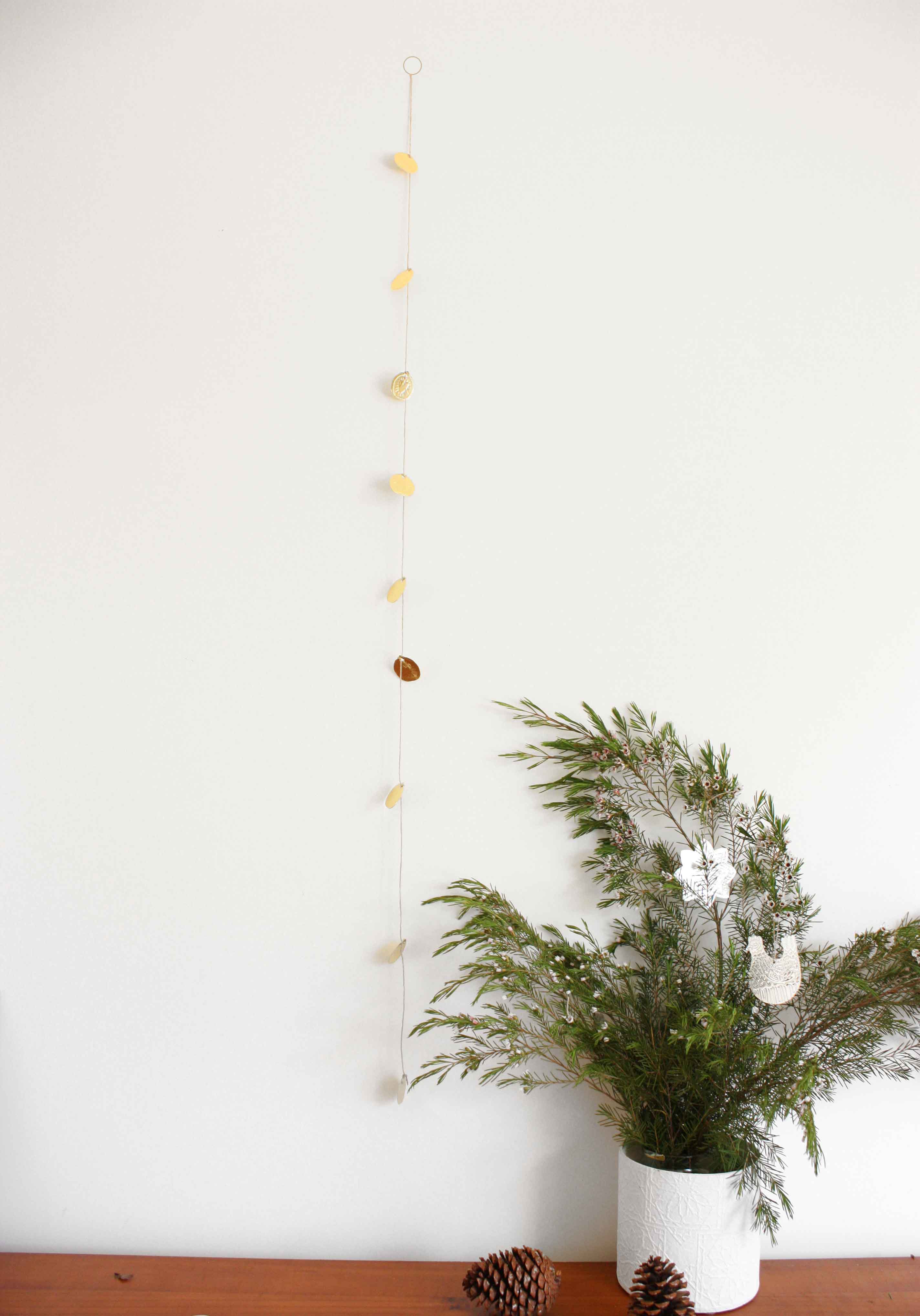 String Of Hearts - Gold