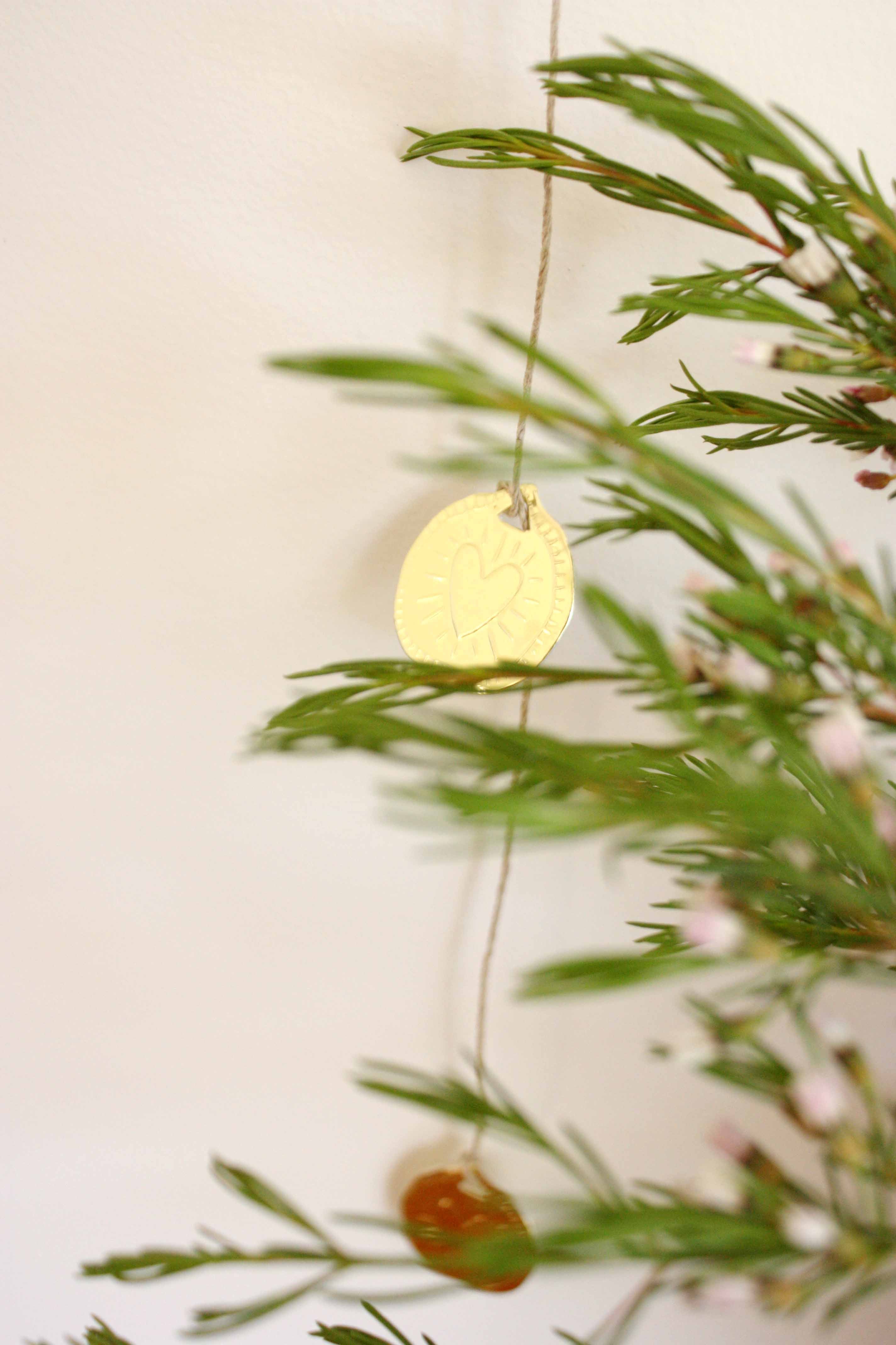 String Of Hearts - Gold