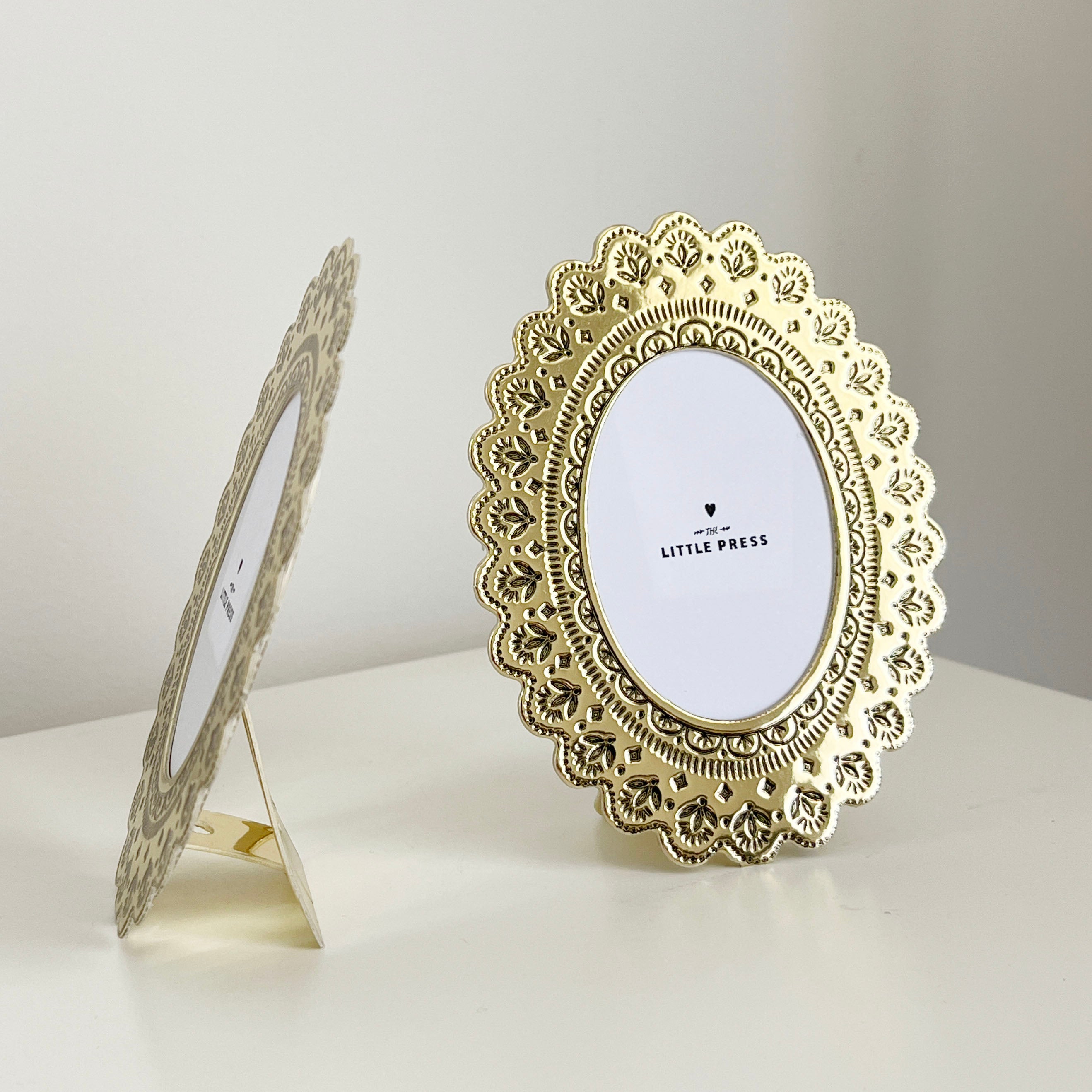 Faux Tin ~ Oval travel/desk frame ~ Gold