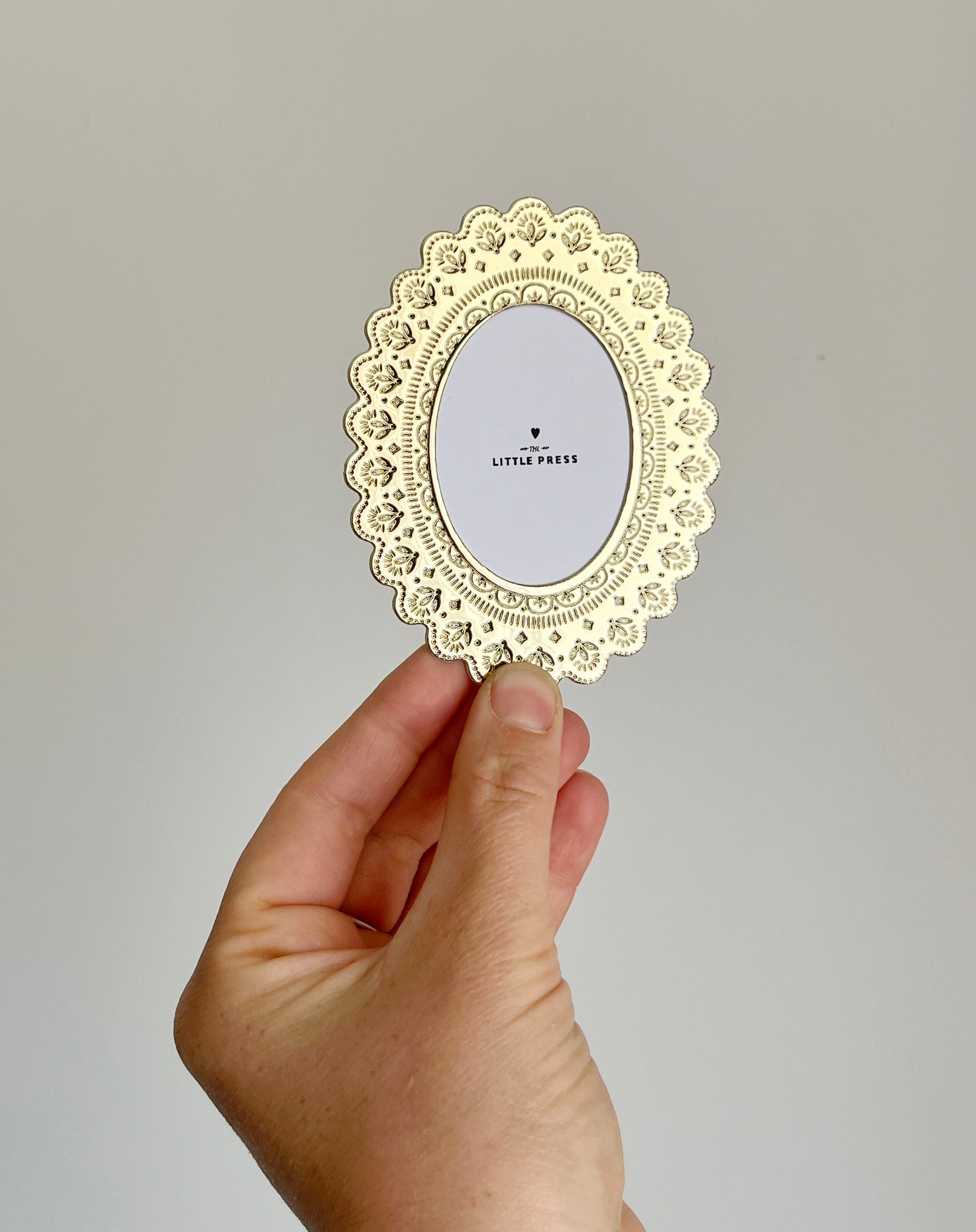 Faux Tin ~ Oval travel/desk frame ~ Gold