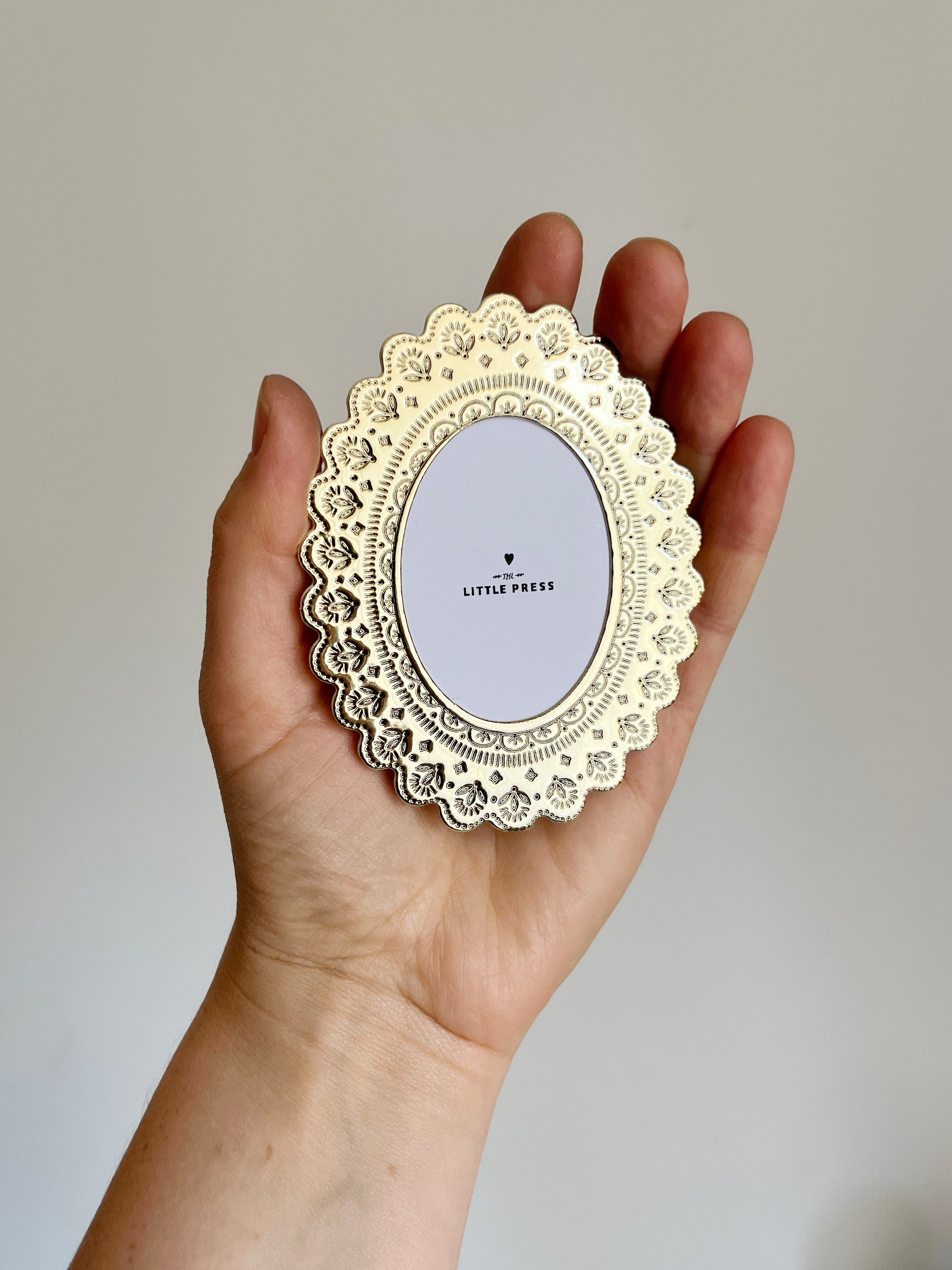 Faux Tin ~ Oval travel/desk frame ~ Gold