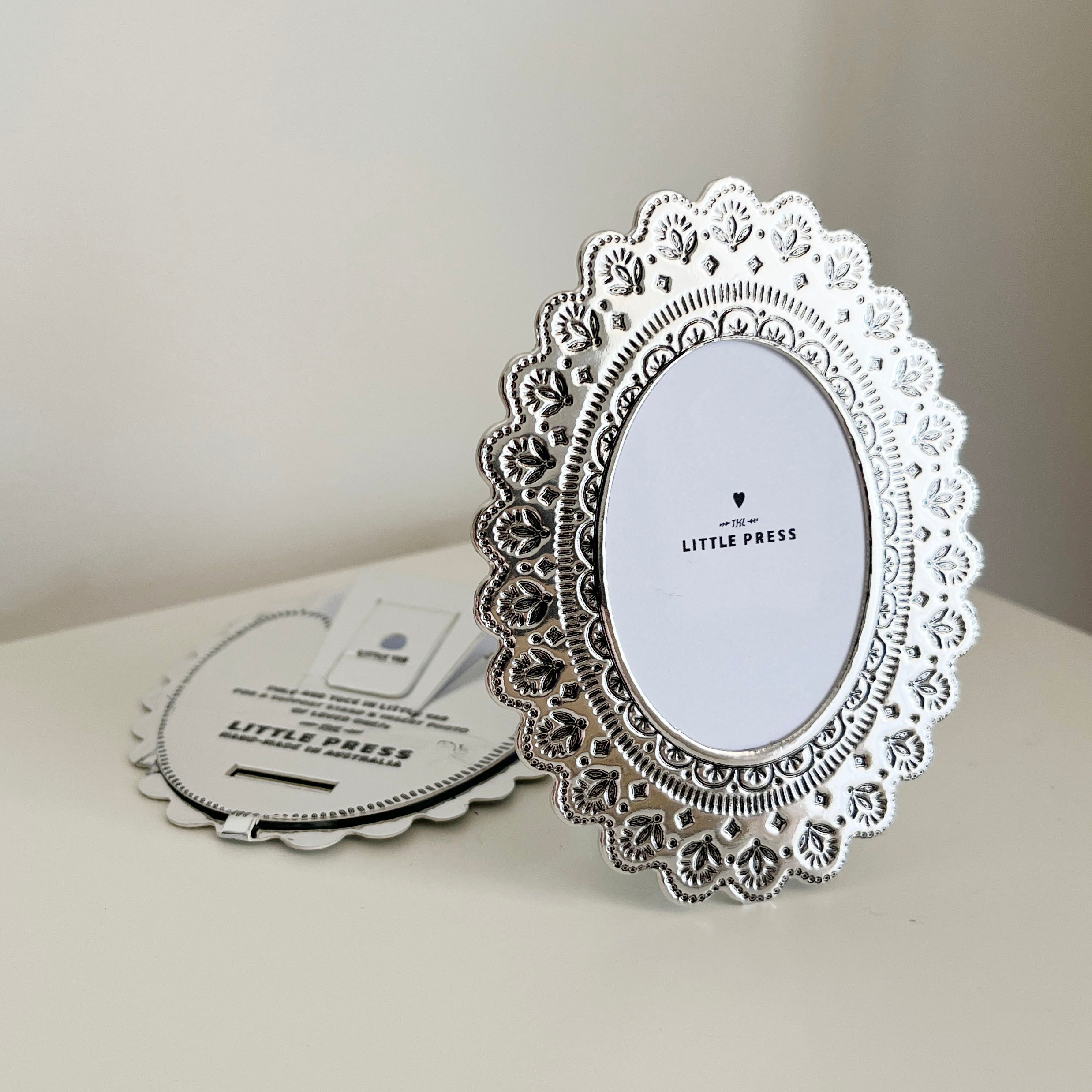 Faux Tin ~ Oval travel/desk frame ~ silver