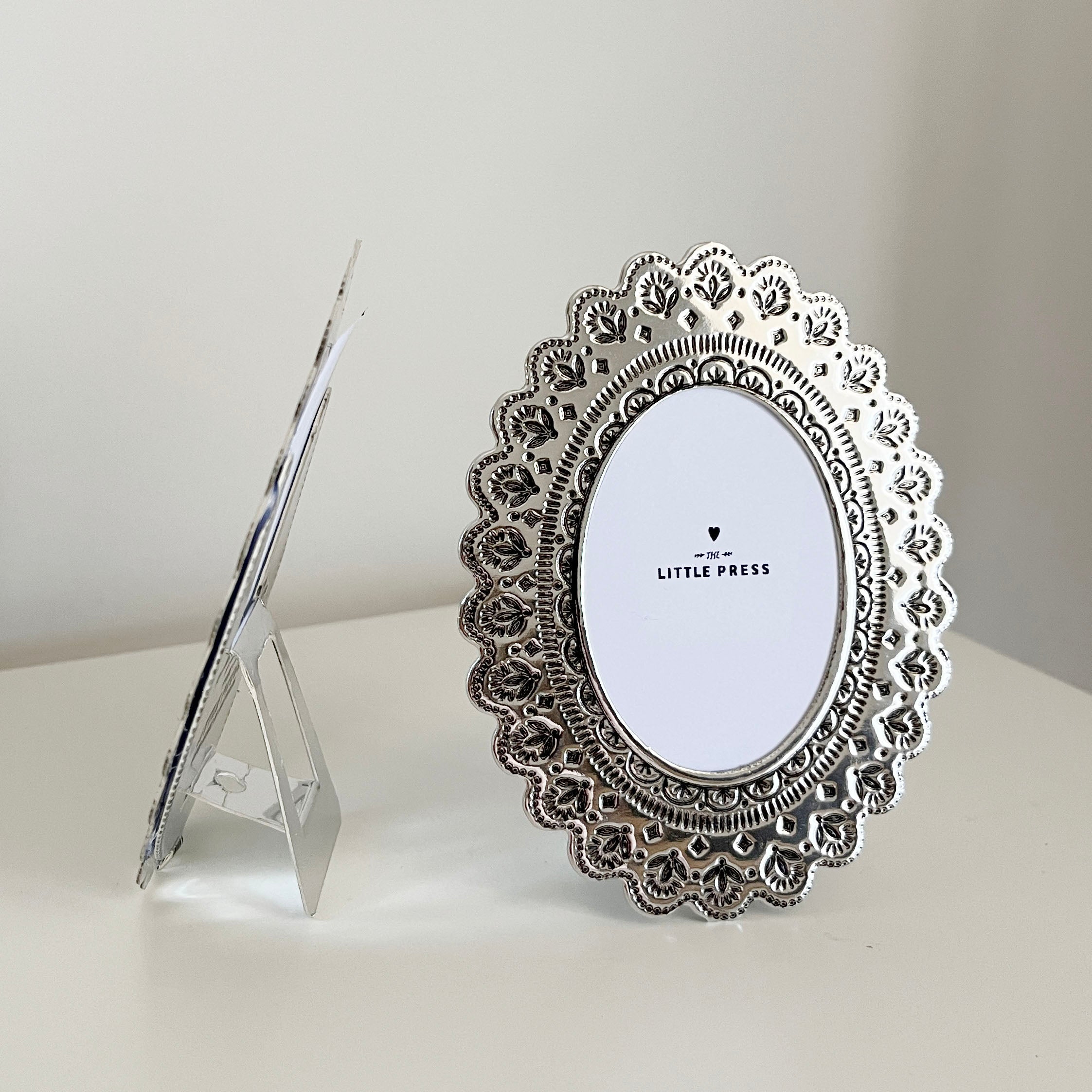 Faux Tin ~ Oval travel/desk frame ~ silver